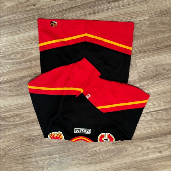 Calgary Flames Black Basty Horse NHL CCM Hockey Jersey Adult small VINTAGE - Picture 6 of 6